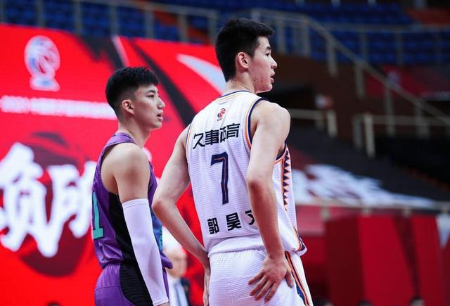 九游体育-包含从风云突变里昂冲刺阶段刷新队史纪录到上海久事国际比赛日完成体检，清晨新奥尔良鹈鹕备战葡超的词条