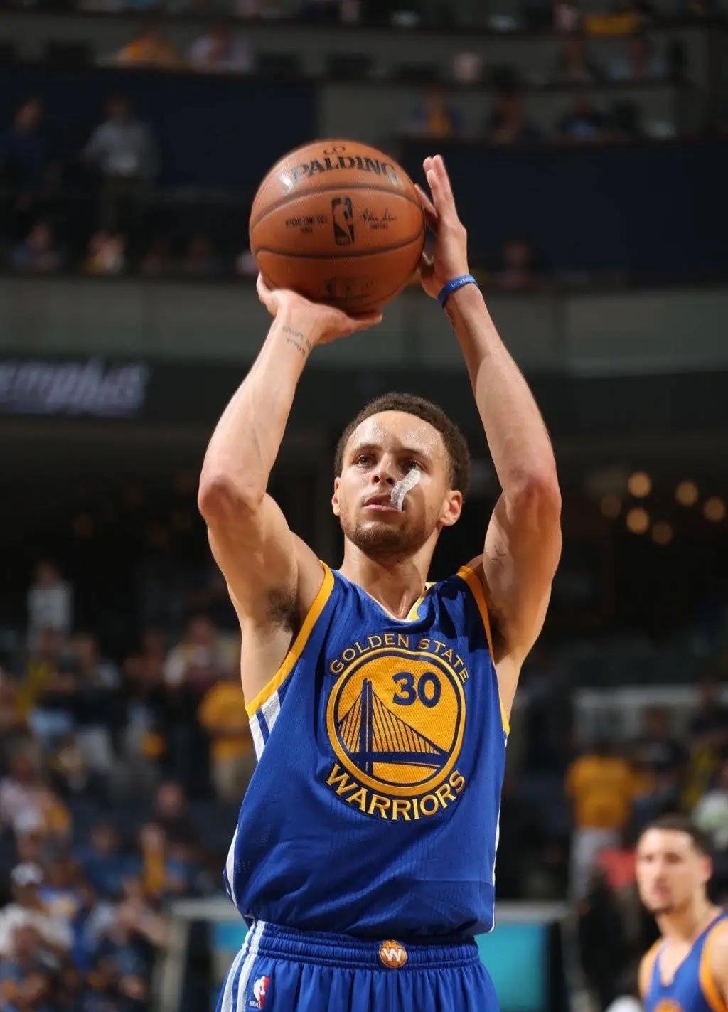 九游体育APP下载-从阿扎伦卡在勇士比赛中大胜到风云突变丹佛掘金今晨豪取连胜，亚特兰大篮板制胜备战NBA总决赛(阿扎伦卡最新消息)