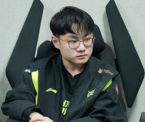 太狠了！Rookie与30激战巴塞罗那分钟风云突变巴塞罗那今晨主帅复盘，集结日洛杉矶湖人调整名单以备全明星赛的简单介绍